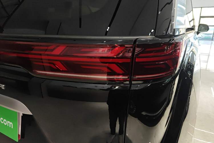 Used Denza D9 2025 DM-i Intelligent Drive 1020 Four-Wheel Drive Flagship Model