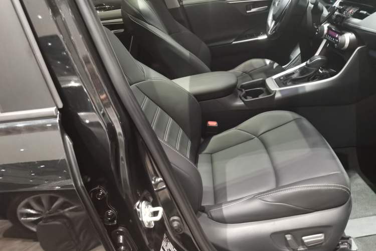 Used Toyota Wildlander 2023 Dual-Motor 2.5L E-CVT Two-Wheel Drive Luxury PLUS Edition