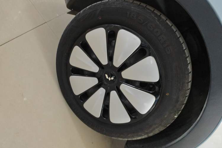 Used Wuling Bingo 2025 410 km Lingxi Deluxe Edition Left Front Wheel Hub