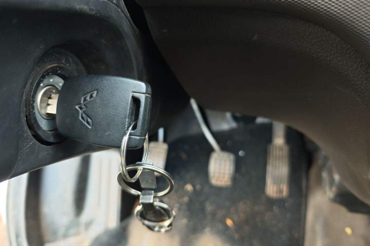 Used Wuling Rongguang S 2023 1.5L Base Version 5/7 Seats Vehicle Key