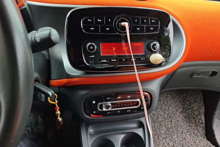 Used smart fortwo 2015 1.0L 52 kW Hardtop Passion Edition Audio And AC Panel