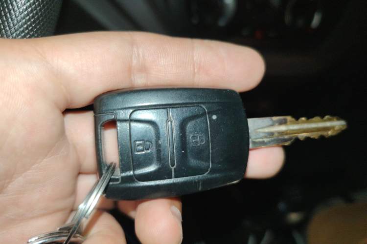 Used Wuling Hongguang V 2019 1.5L Jingqu Edition Sealed-Window Vehicle China VI LAR Vehicle Key