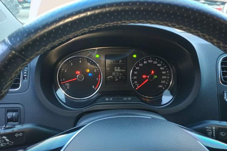 Used Volkswagen Polo 2016 1.6L Cross Polo Automatic