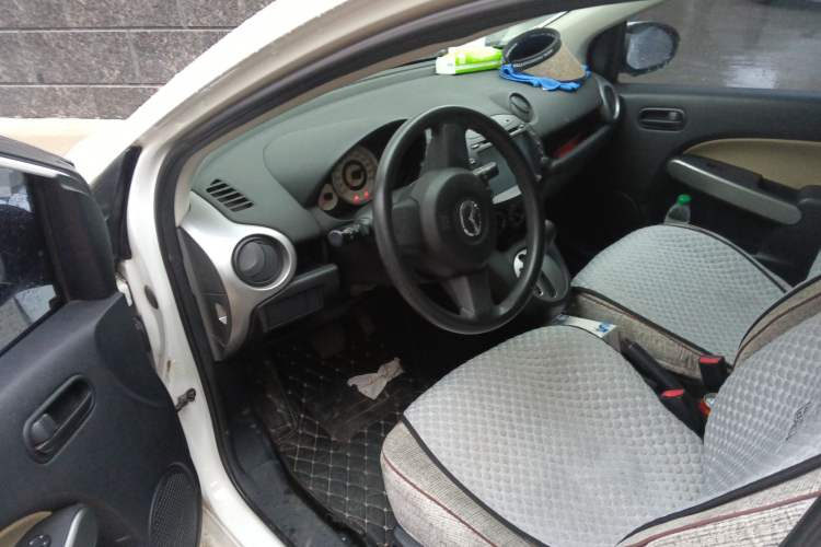 Used Mazda Mazda 2 2012 Hatchback Xuan Dong 1.3L Automatic Standard Edition