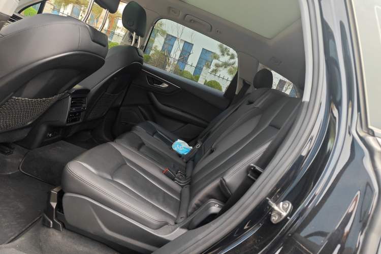 Used Audi Q7 2020 55 TFSI quattro S line sports model Left Rear Seat