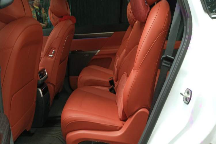 Used Dongfeng eπ eπ008 2024 210Max Range-Extended Version 6 Seats