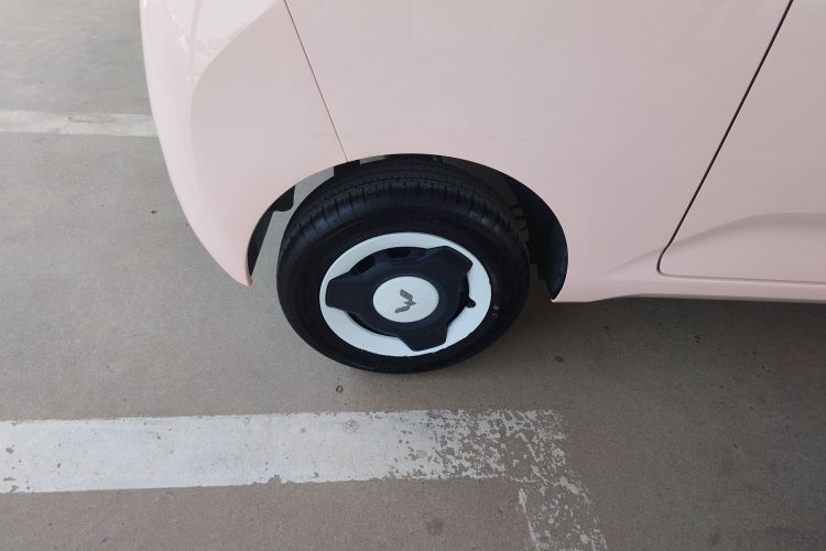 Used Wuling Hongguang MINIEV 2024 Third Generation 120 km Right Rear Wheel Hub