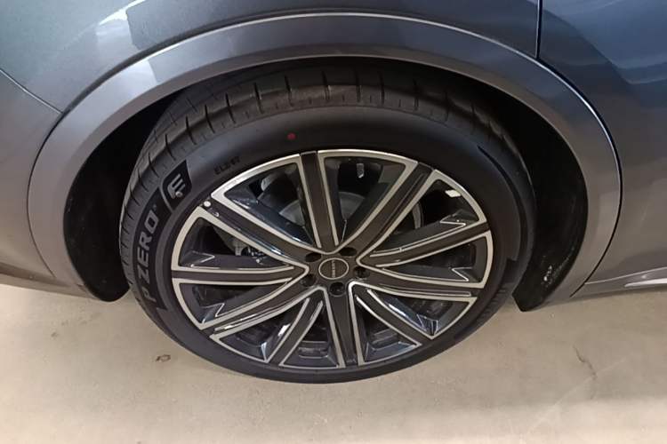 Used Hima Luxeed R7 2024 All-Electric 667 km Max