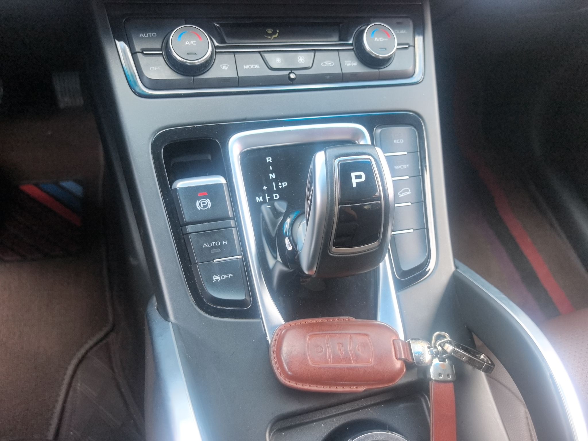 Geely Auto Emgrand X7 Sport 2022 1.8TD DCT Zhiya Trim — снимка 16