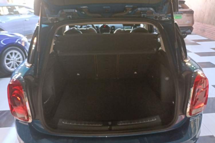 Used MINI Countryman 2018 1.5T COOPER ALL4 Classic Edition Trunk