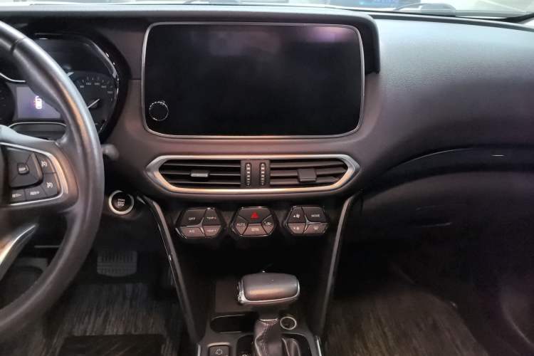 Used GAC Trumpchi GS4 2019 270T Automatic Two-Wheel Drive Luxury Smart Connectivity Model Audio And AC Panel