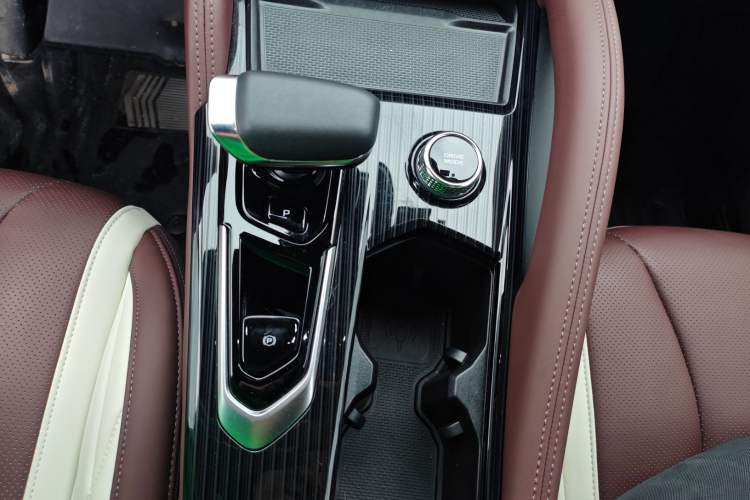 Used Geely Auto Monjaro L 2021 2.0TD DCT EVO Two-Wheel Drive Smart Luxury Version Gear Lever