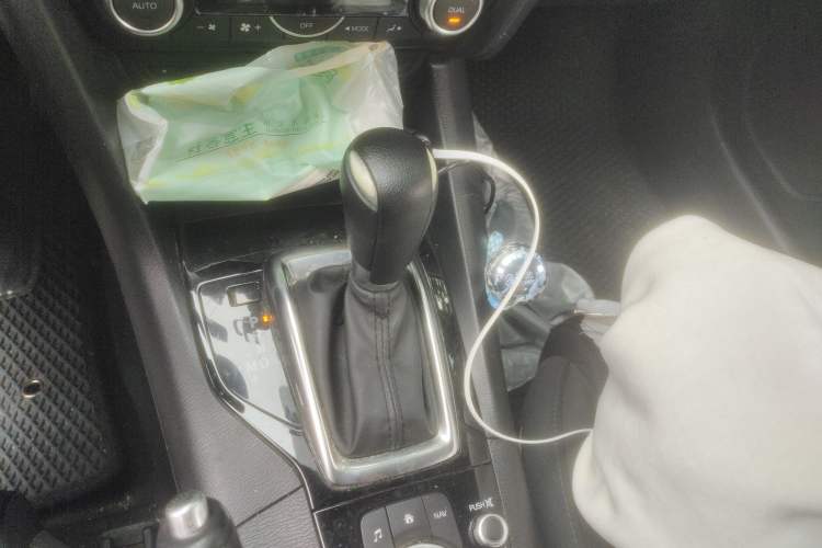 Used Mazda 3 Axela 2016 Sedan 1.5L Automatic Luxury Model