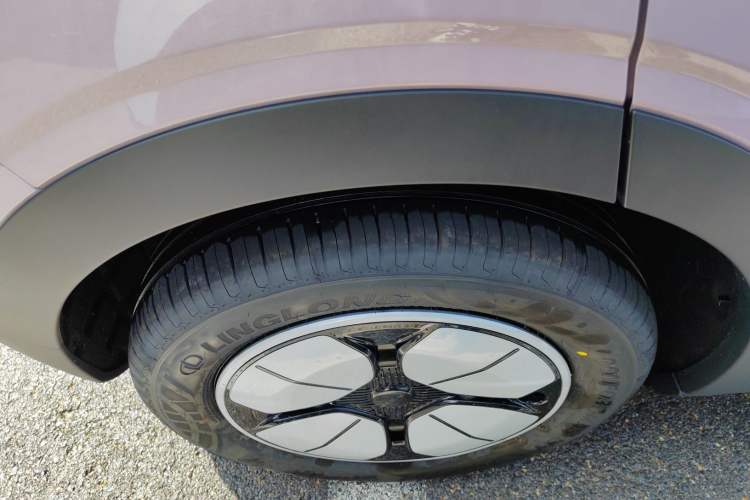 Used Geely Galaxy Geome 2026 Model 310km Youth Edition Right Rear Wheel Hub