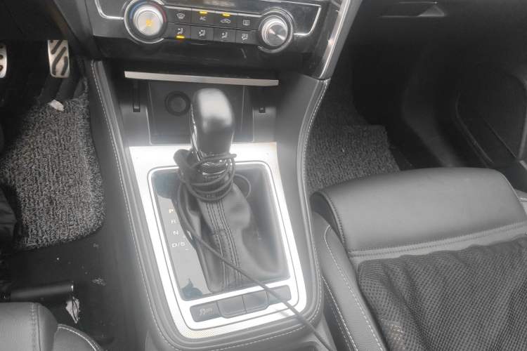 Used MG 6 2017 20T Automatic Luxury Smart Connect Version China V Standard Gear Lever