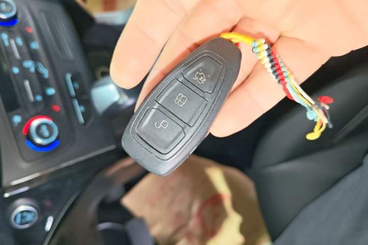 Used Ford Kuga 2017 EcoBoost 180 Two-Wheel-Drive Luxury Wing Edition Interior 1