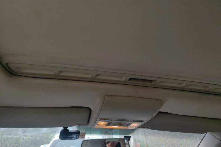 Used Volkswagen Polo 2011 Jingqu 1.6L Manual - Real Cool Edition