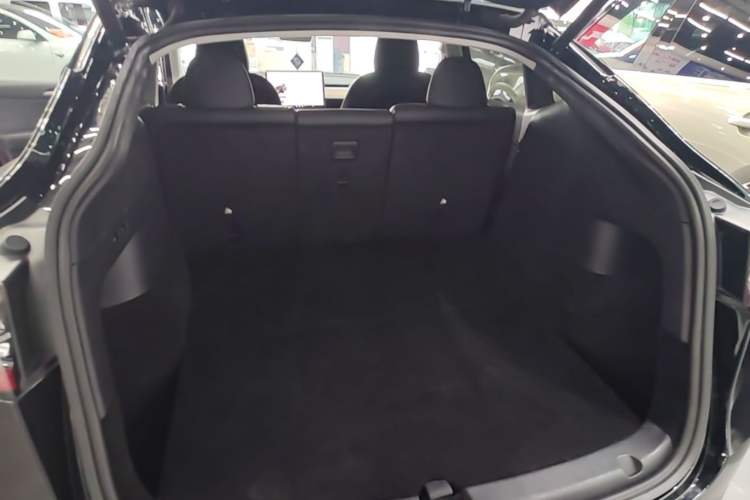 Used Tesla Model Y 2021 Long-Range All-Wheel-Drive Version
