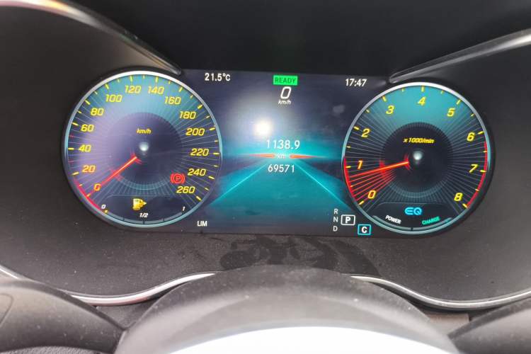 Used Mercedes-Benz C-Class 2019 Restyled C 260 L Sport Edition Odometer Close Up