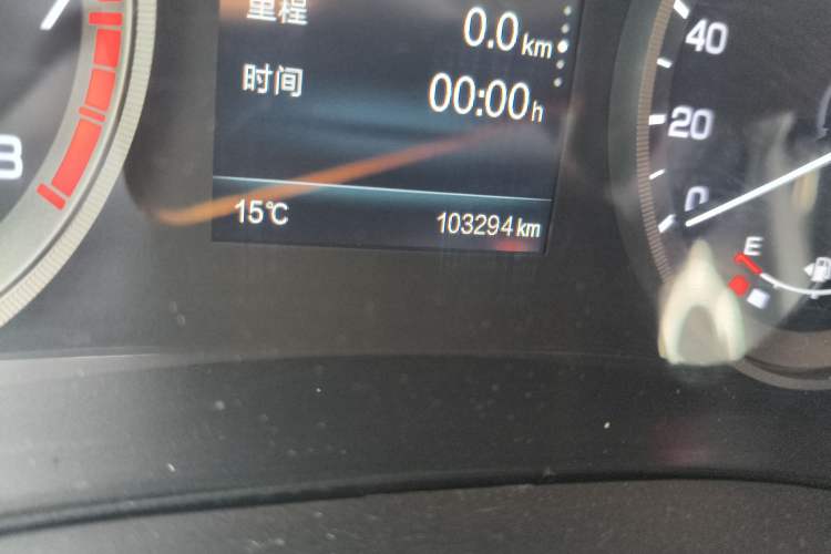 Used CHANGAN CS55 2018 1.5T Manual Colorful Model China V Standard Odometer Close Up