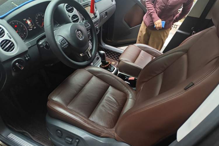 Used Volkswagen Tiguan 2015 2.0 TSI Automatic All-Wheel Drive Luxury Edition
