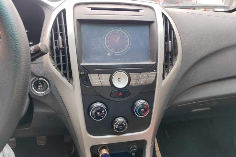 Used BYD F3 2015 Energy-Saving Edition 1.5L Manual Luxury Model Audio And AC Panel