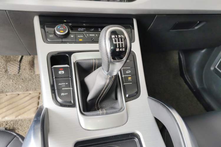 Used Geely Auto Emgrand X7 Sport 2016 2.0L Manual ZhiShang Version Gear Lever