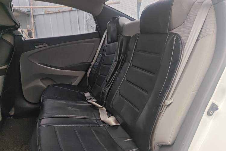 Used Hyundai Verna (older generation) 2014 1.4L Manual Smart GLS Trim
