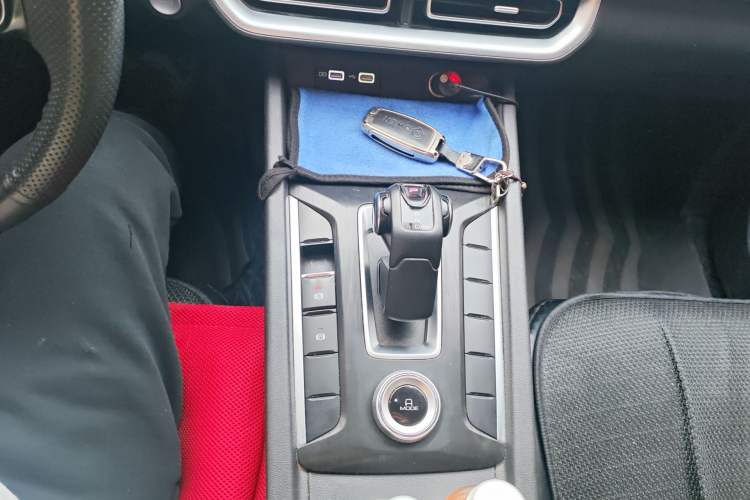 Used Great Wall Poer 2023 2.0T Commercial Version Automatic Gasoline 4x4 Elite Trim Standard Box GW4C20B Gear Lever