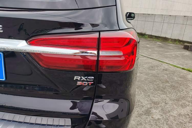 Used Roewe RX8 2019 30T Smart Connectivity Two-Wheel Drive Supreme Flagship Edition
