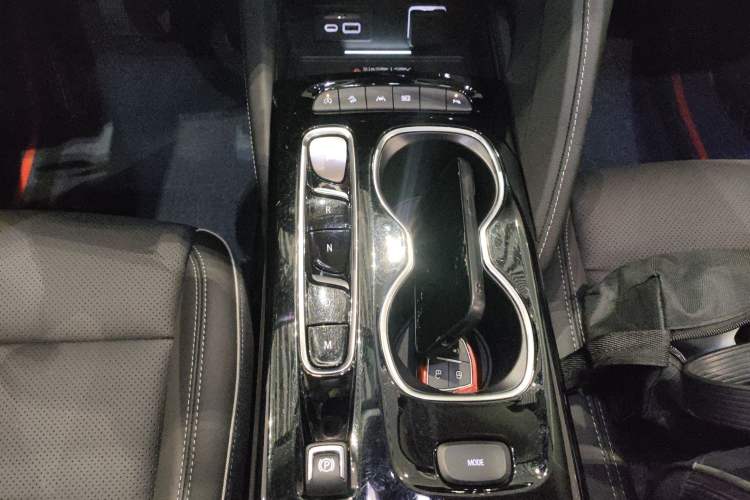 Used Buick Envision 2023 Encore Plus 652T Five-Seat All-Wheel-Drive Luxury Model Gear Lever