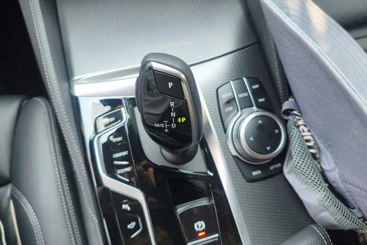 Used BMW 5 Series 2022 Restyled 530i Sport Line with M Sport Package Gear Lever