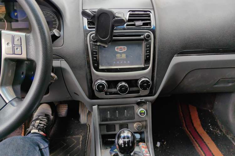 Used Geely Auto Classic Emgrand 2013 Sedan 1.5L Manual Entry-Level Model Audio And AC Panel