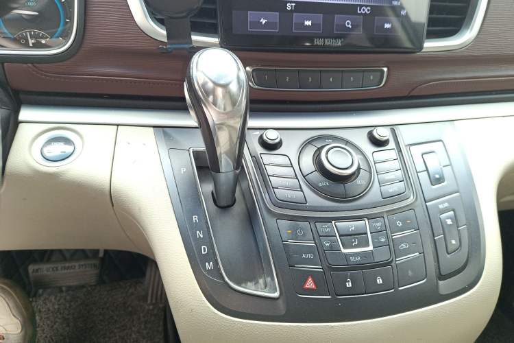 Used Buick GL8 2015 2.4L Luxury Business Premium Edition
