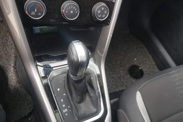 Used Volkswagen T-ROC 2021 280TSI DSG Two-Wheel Drive Elite Connect Edition
