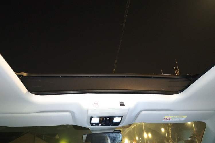 Used Volkswagen Tavendor 2024 380TSI All-Wheel Drive R-Line Cruise Edition Headliner