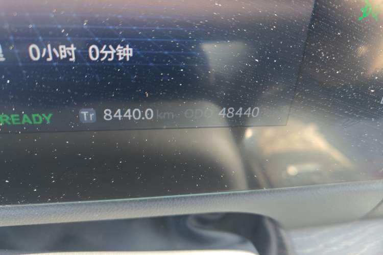 Used Landian E5 2024 Honor Edition 100KM Deluxe 7-Seater Odometer Close Up