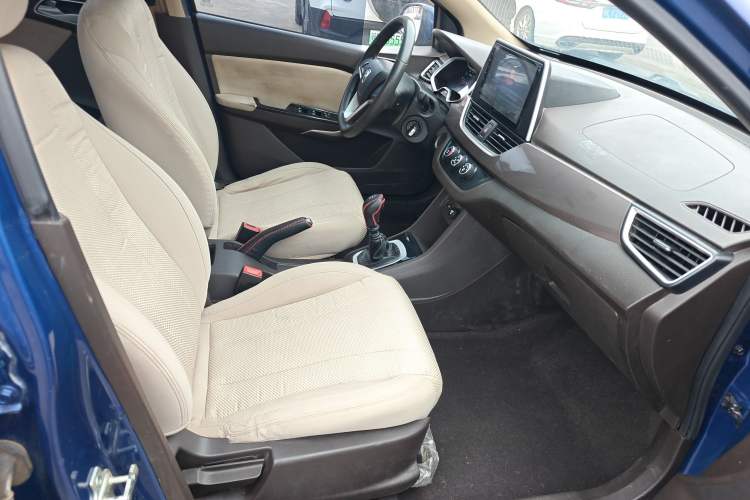 Used Baojun 310W 2017 1.5L Manual Comfort Version China V