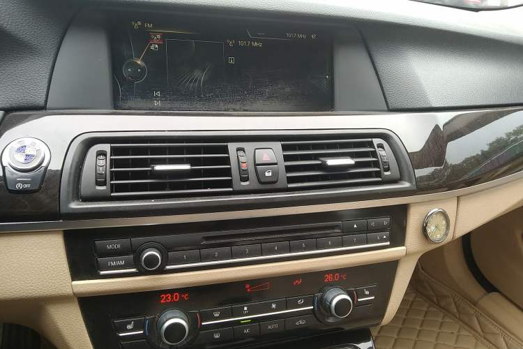 Used BMW 5 Series 2013 525Li Luxury Model Audio And AC Panel
