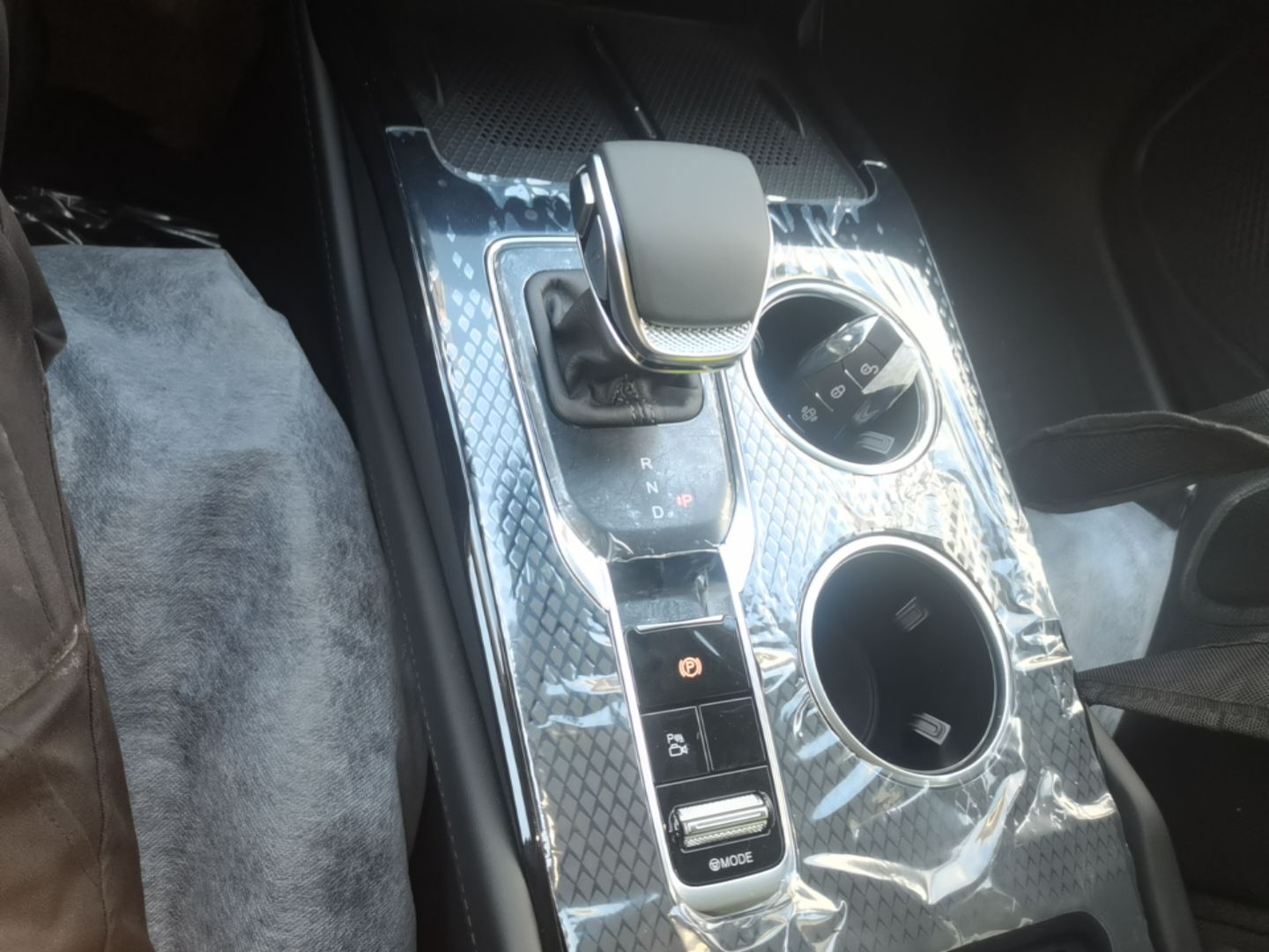 Hongqi HS3 PHEV 2025 Model 117km Jingwei Edition — снимка 16