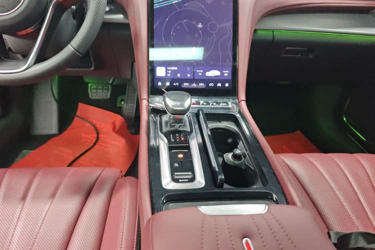 Used Hongqi H5 2024 2.0T Automatic Smart Connect Flagship Edition
