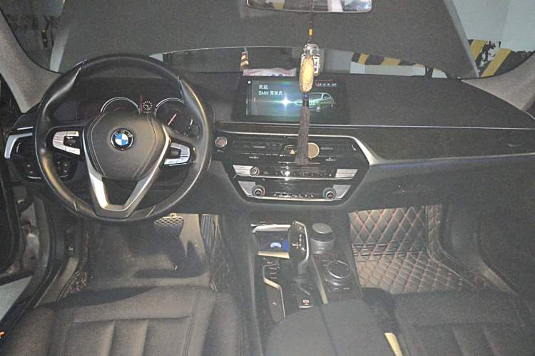 Used BMW 5 Series 2018 525Li Luxury Package
