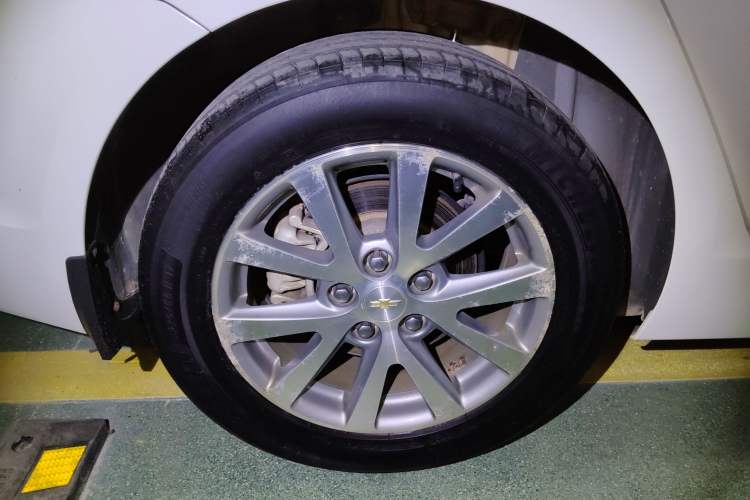 Used Chevrolet Malibu 2018 530T Automatic Luxury Edition Right Rear Wheel Hub