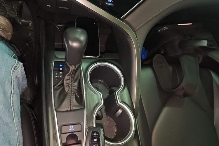 Used Toyota Camry 2021 2.0G Luxury Edition
