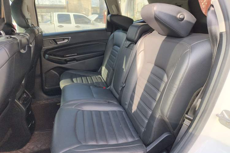 Used Ford Edge 2015 2.0T GTDi Two-Wheel-Drive High-Line Version