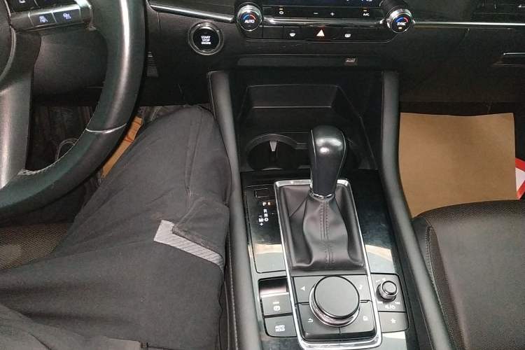 Used Mazda 3 Axela 2021 2.0L Automatic ZhiZun Edition Gear Lever