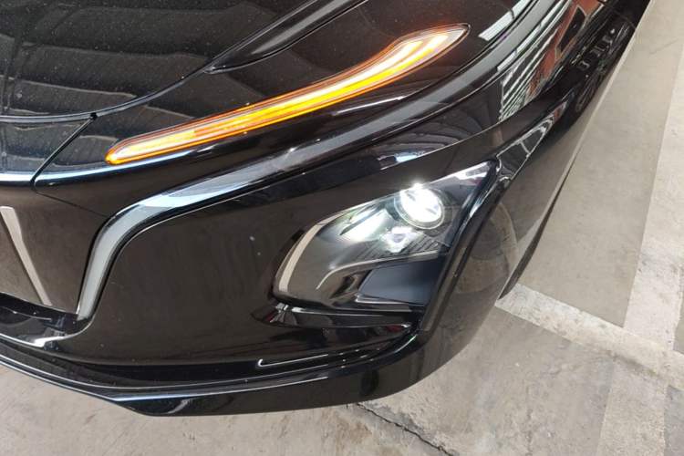 Used Hongqi E-QM5 2022 431 km Charge & Enjoy Edition