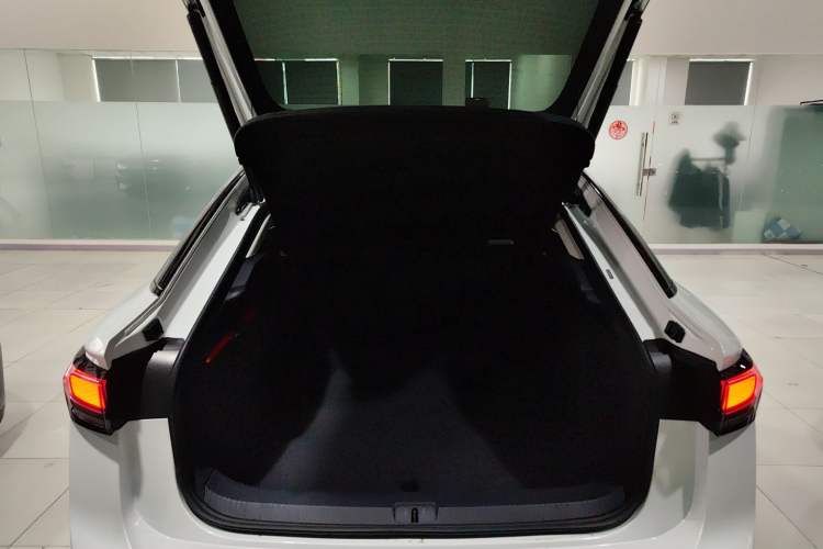 Used Volkswagen ID.7 VIZZION 2024 First Edition Trunk