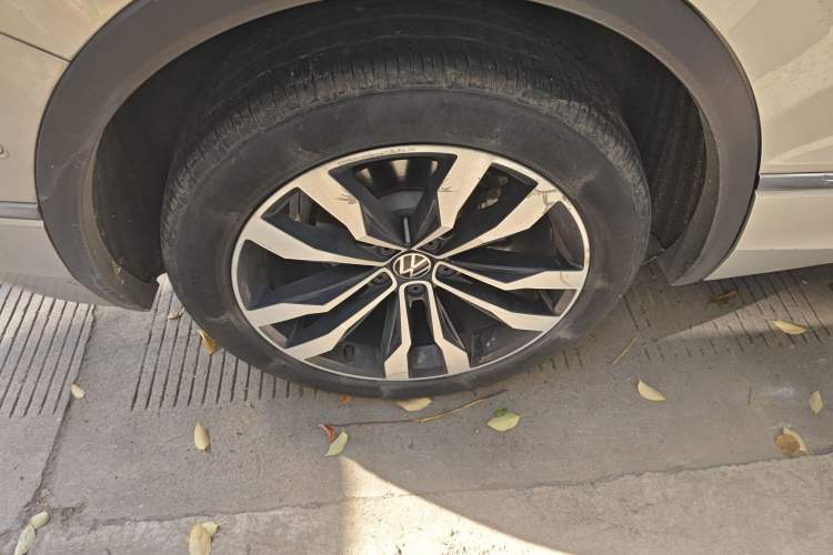 Used Volkswagen Tiguan L 2021 330TSI Automatic Two-Wheel Drive R-Line Flagship Edition
