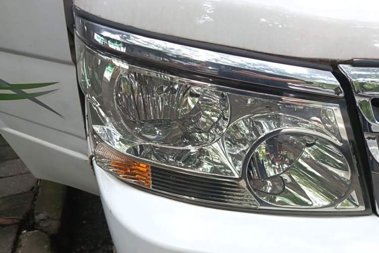 Used Jinbei Hiace 2011 2.0L 5th Generation Kuaiyunwang Standard Version 4G19 Right Front Headlight
